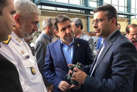 بازدید امیر دریادار رستگاری از صنایع اپتیک اصفهان